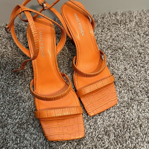 NWOT Marc Fisher Women's Deric Heeled Sandal in Orange Size 8 - Picture 7 of 13